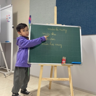 Bảng từ xanh 8
